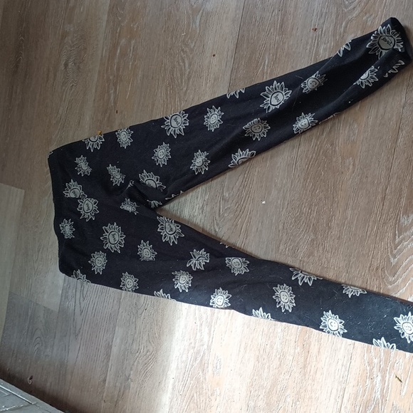 We are selling a two pack of Old Navy that are very comfortable - Picture 5 of 5